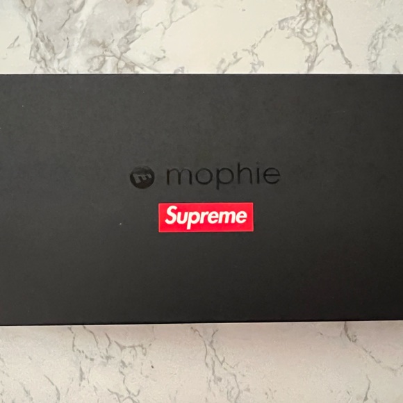 Supreme Mophie Encore 20k Portable Charger - Picture 2 of 8